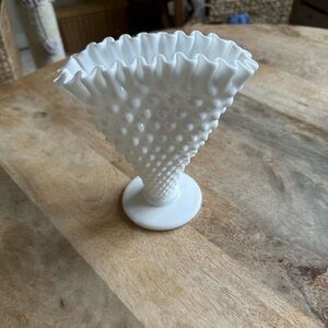 FENTON vintage Milk Glass Scalloped Hobnail Fan vase